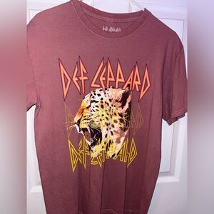 Def Leppard Graphic T-Shirt in Maroon